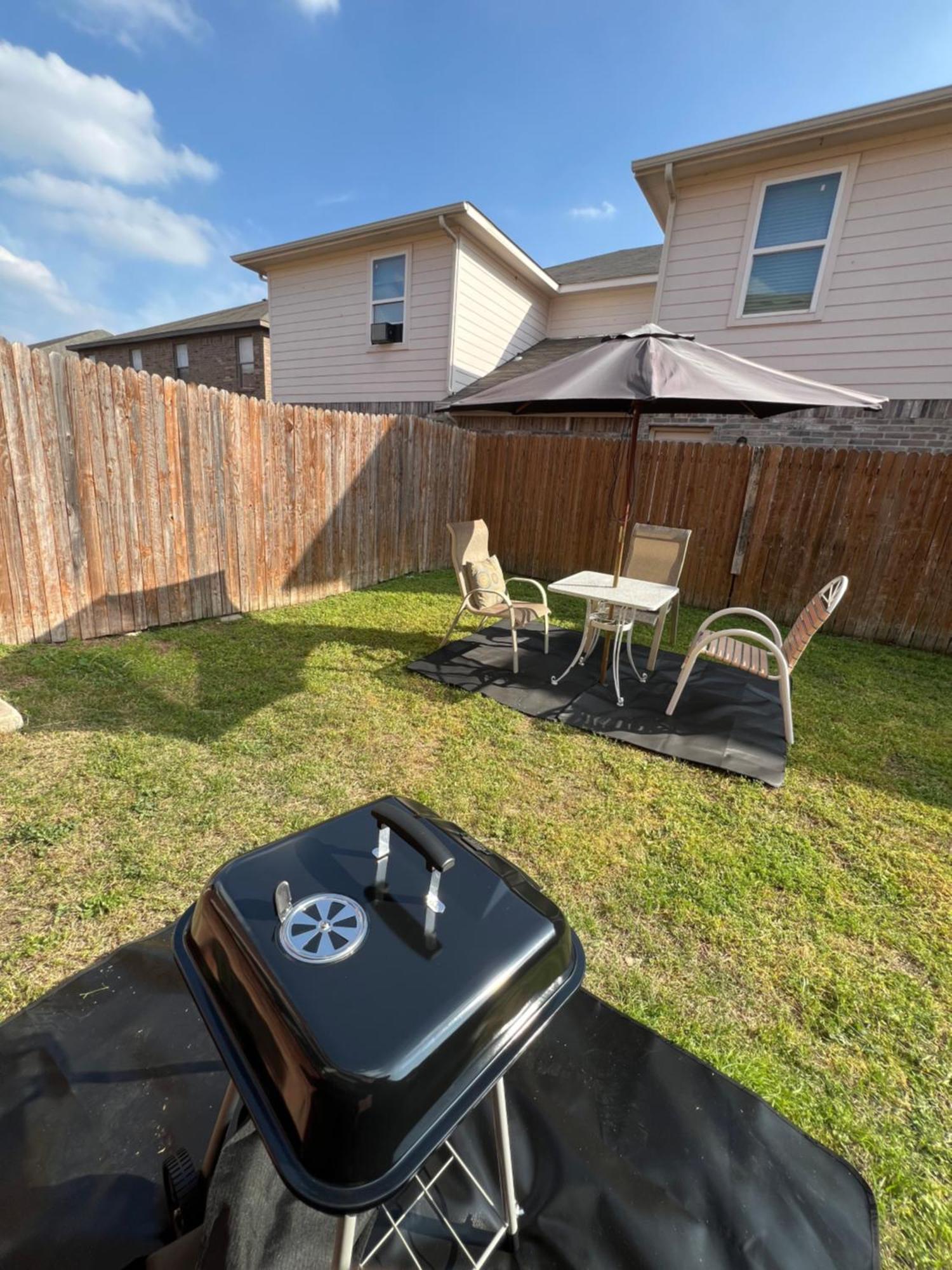 A Blissful Townhome With A Game Room Near At&T Stadium, Six Flags, Dfw Airport Arlington Exterior photo