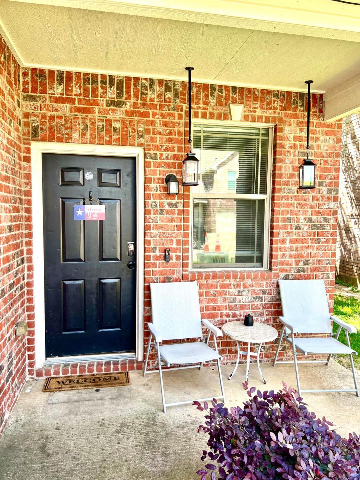 A Blissful Townhome With A Game Room Near At&T Stadium, Six Flags, Dfw Airport Arlington Exterior photo